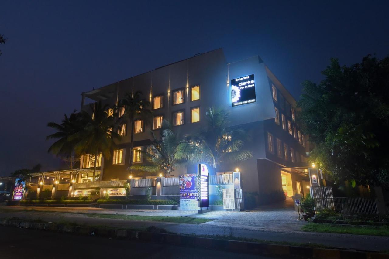 Emerald Clarks Inn Suites Maisur Dış mekan fotoğraf
