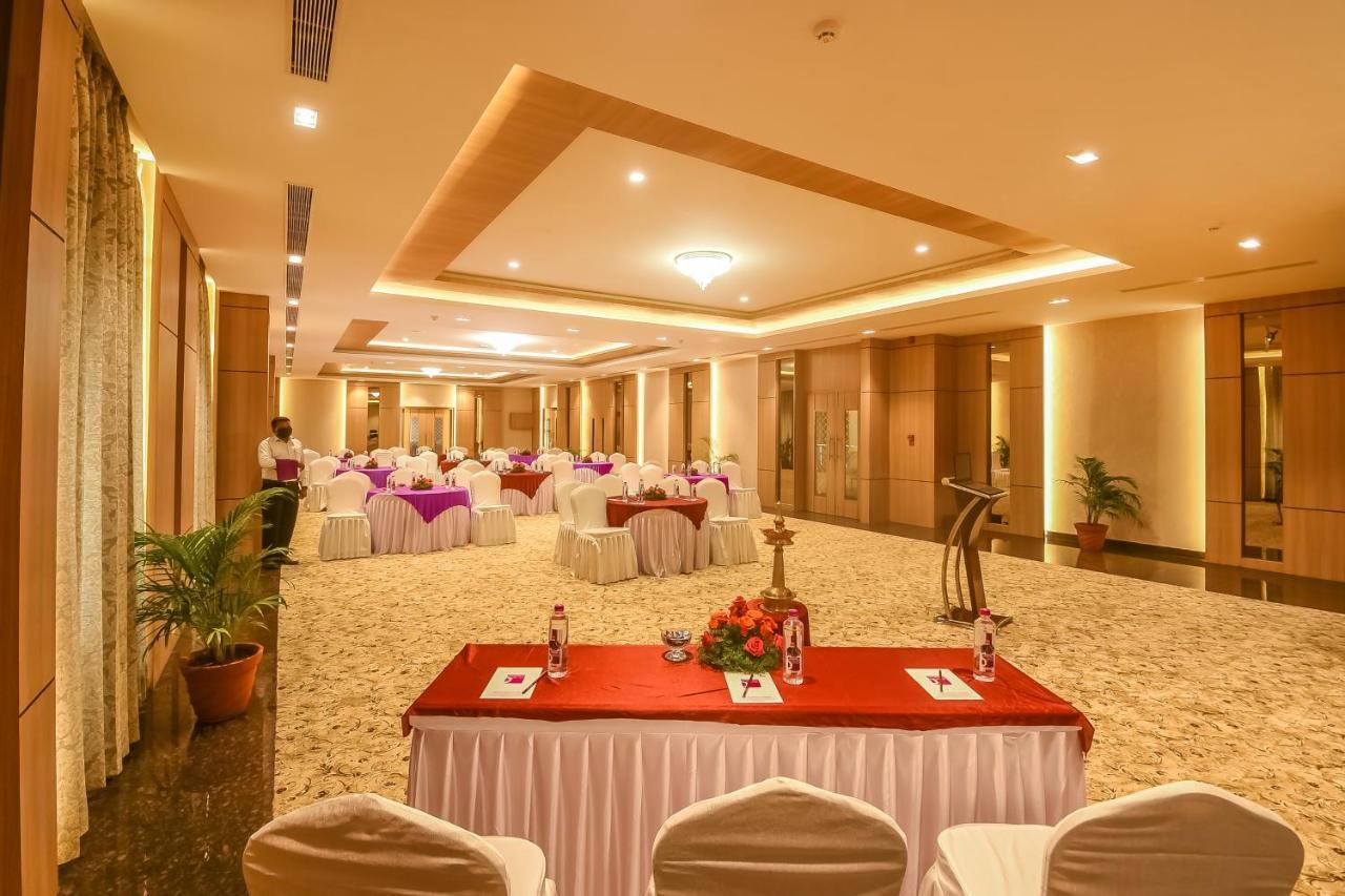 Emerald Clarks Inn Suites Maisur Dış mekan fotoğraf