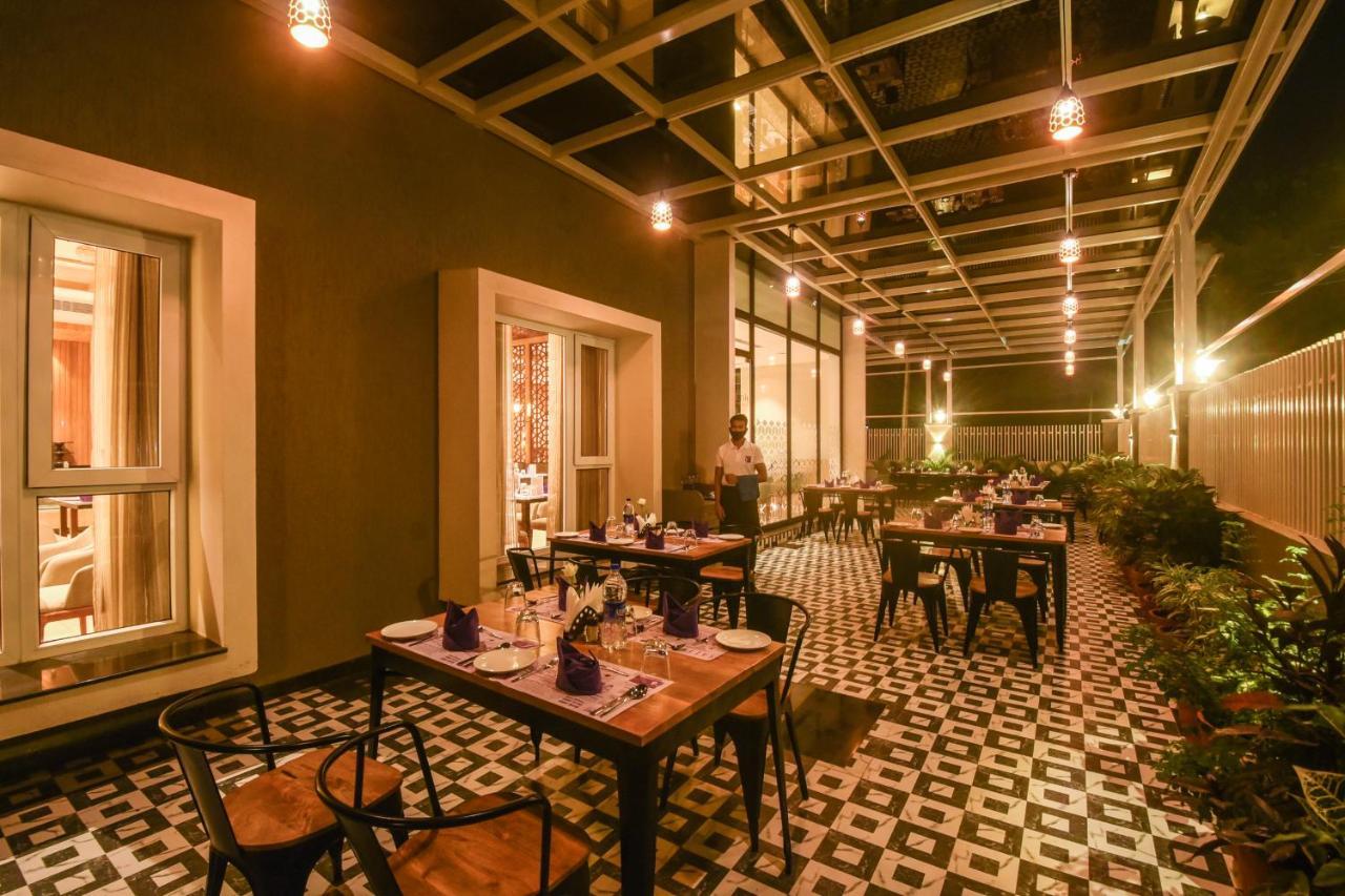 Emerald Clarks Inn Suites Maisur Dış mekan fotoğraf