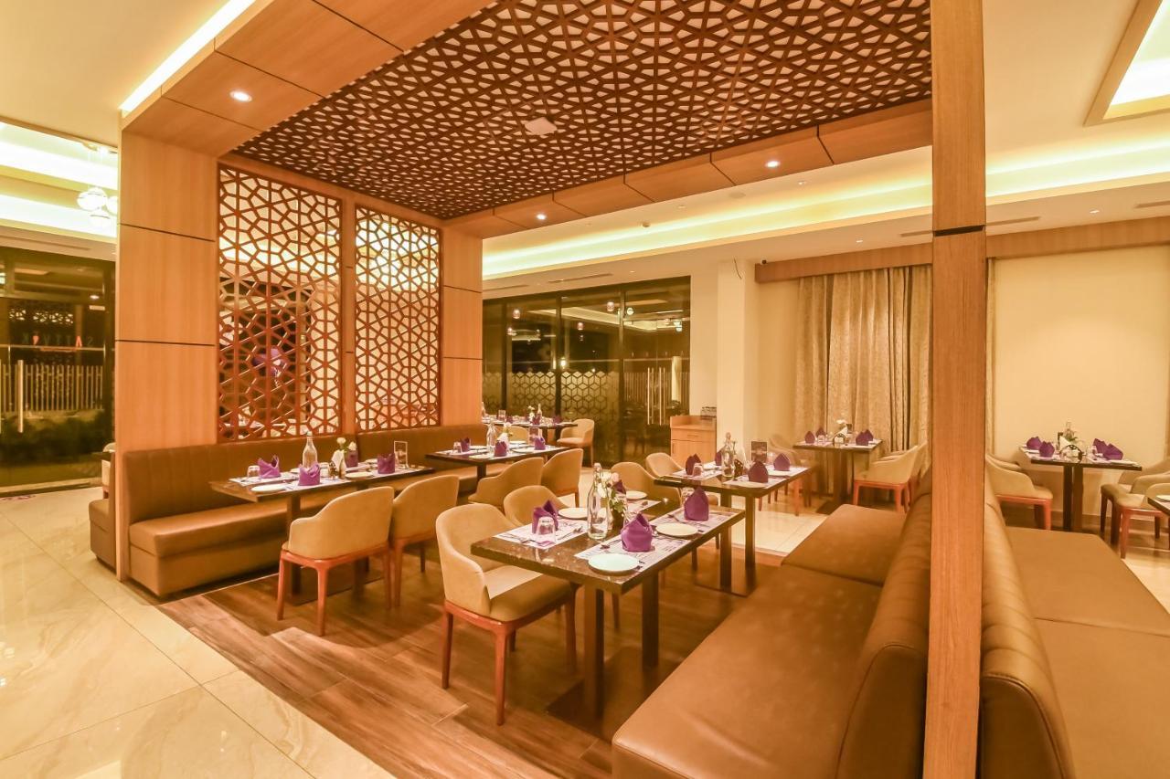 Emerald Clarks Inn Suites Maisur Dış mekan fotoğraf