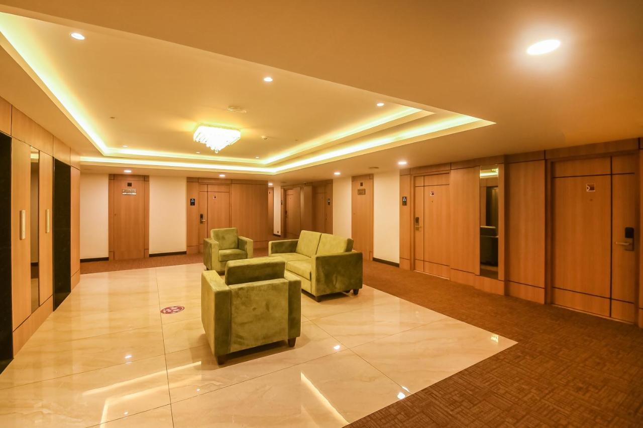 Emerald Clarks Inn Suites Maisur Dış mekan fotoğraf