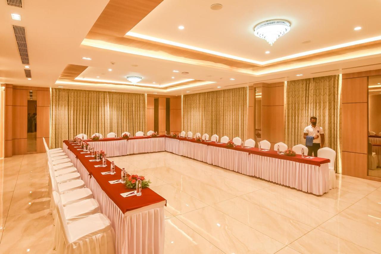 Emerald Clarks Inn Suites Maisur Dış mekan fotoğraf