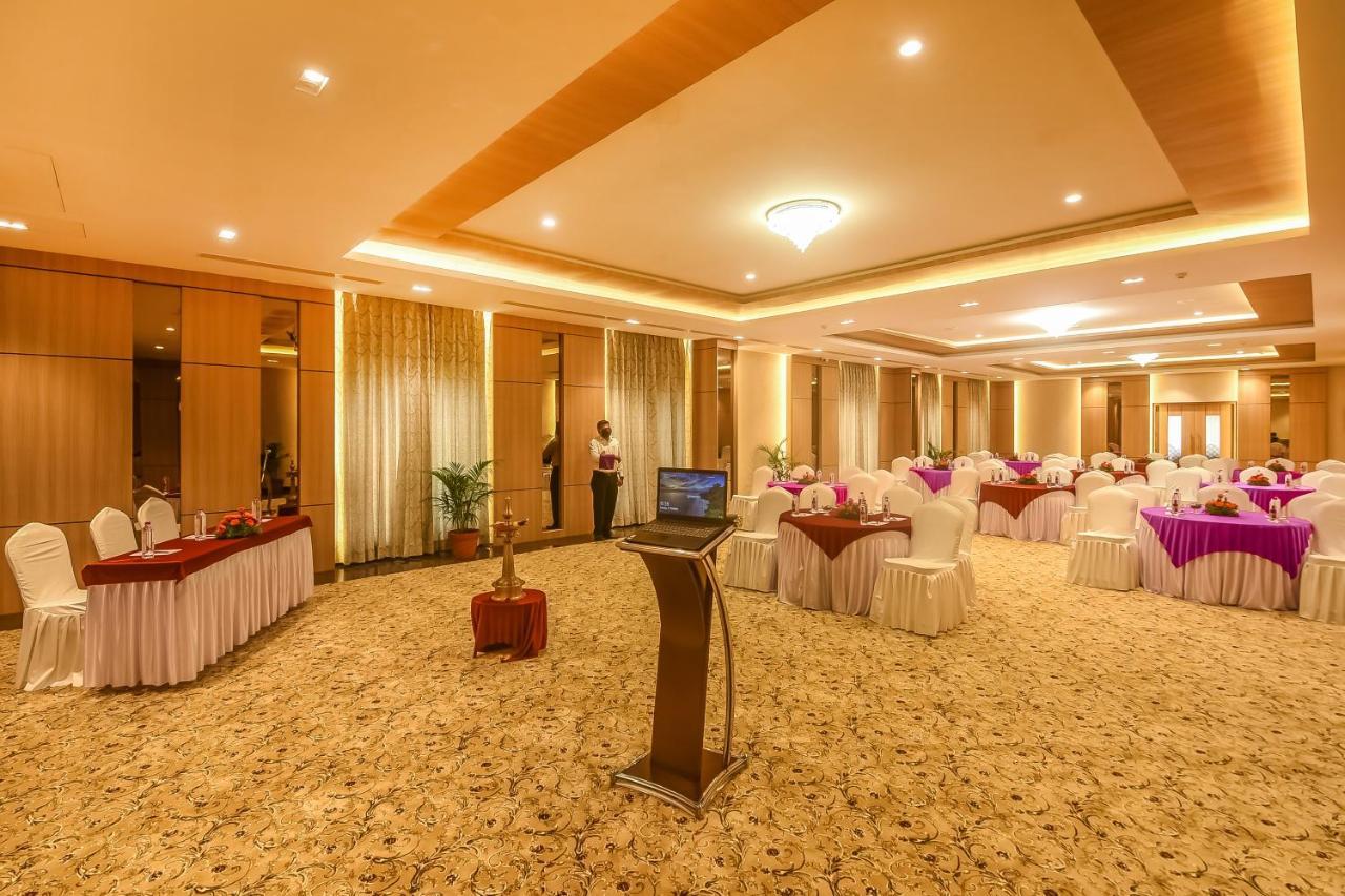 Emerald Clarks Inn Suites Maisur Dış mekan fotoğraf